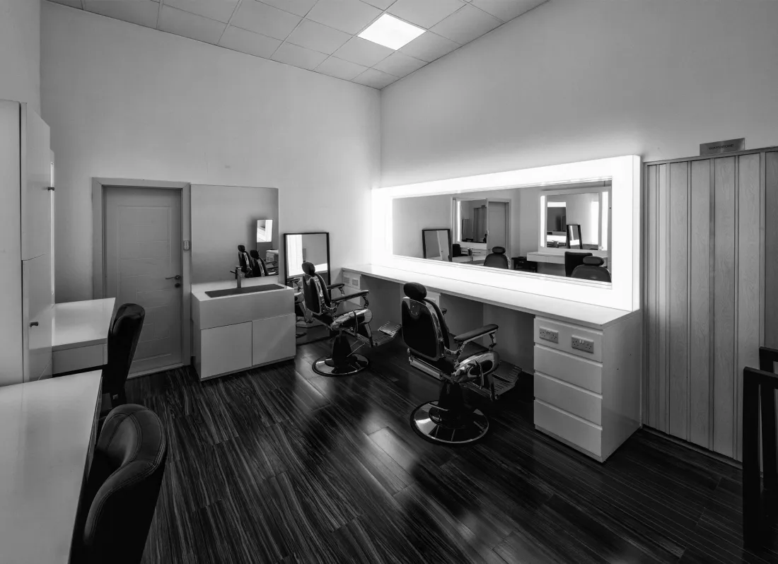 6-Studio